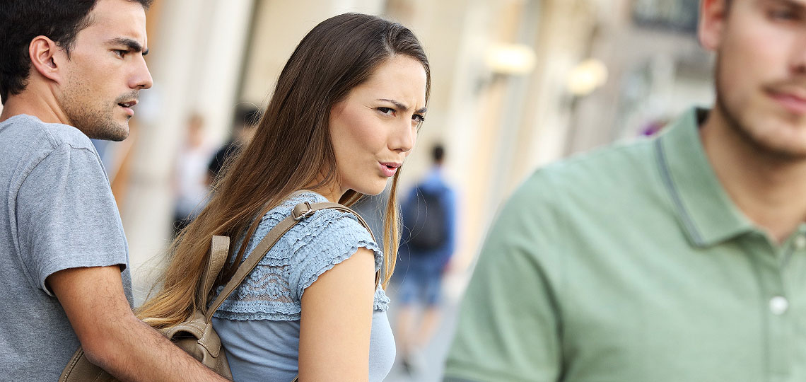 femme infidele devant son mari