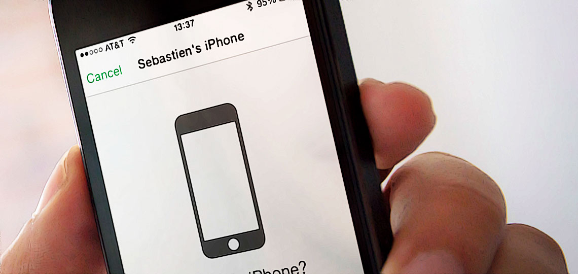 quelqu un tient un iphone