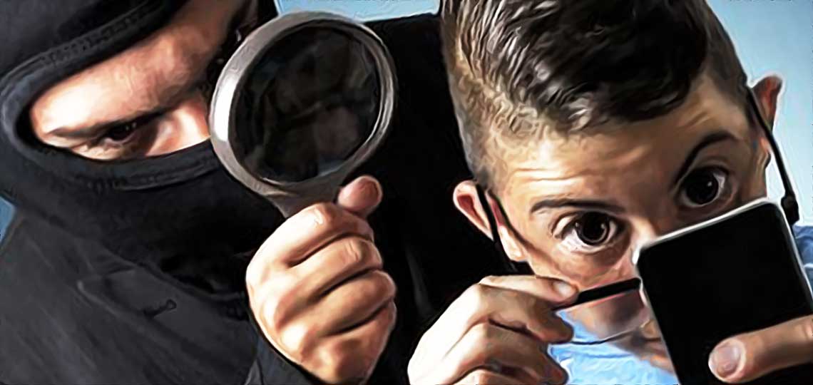 un espion espionne un enfant