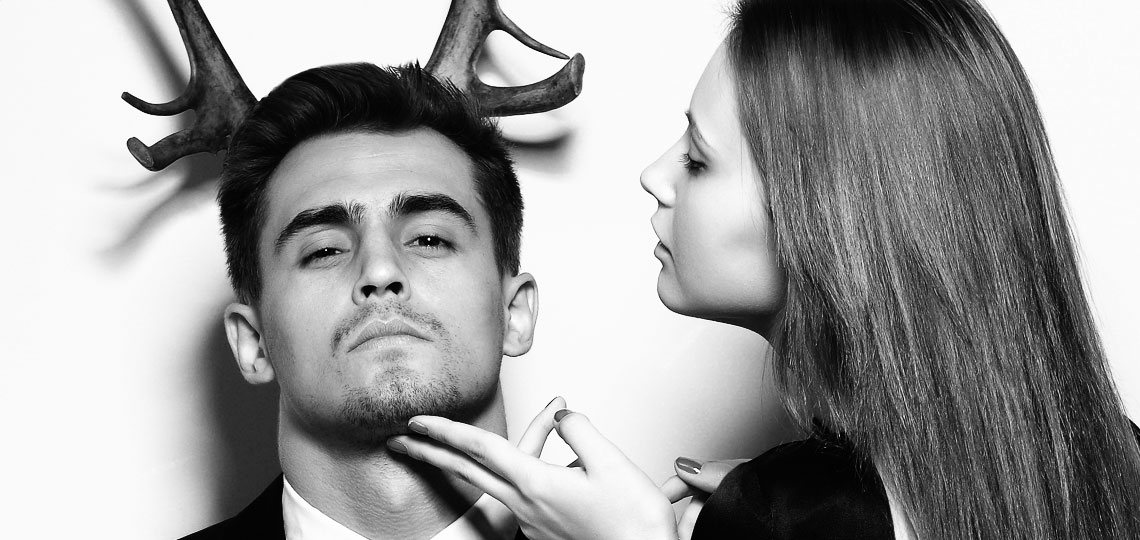 une femme domine son mari cocu