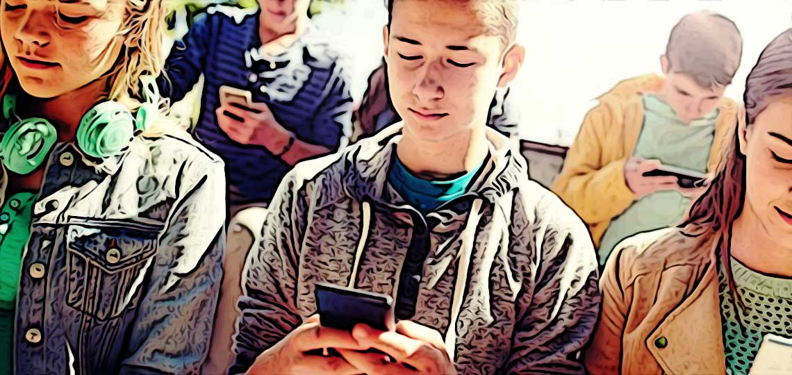 des adolescents scotches a leur telephone