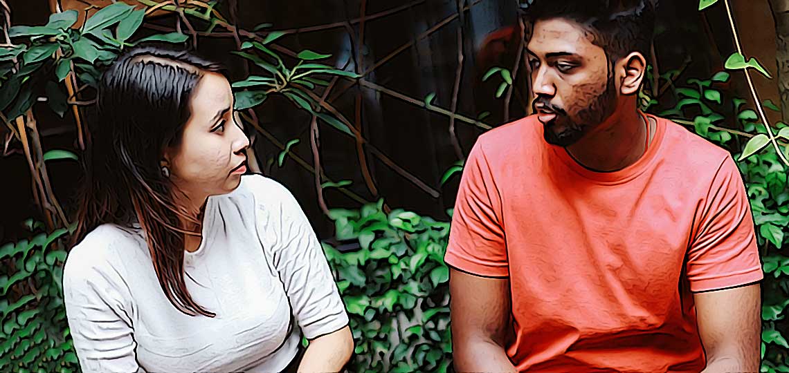 deux personnes noires ne se font pas confiance