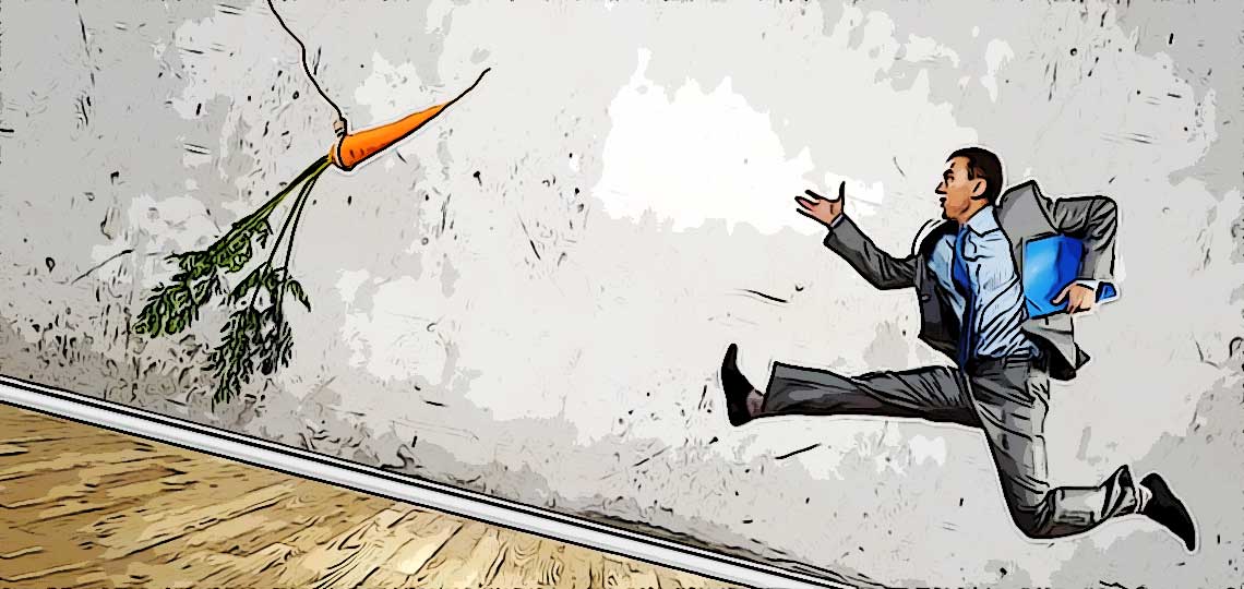 homme court apres une carotte