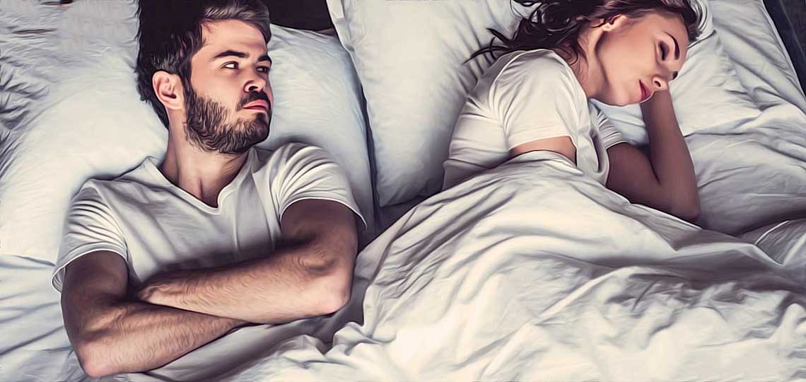 homme envie regarde sa femme qui dort