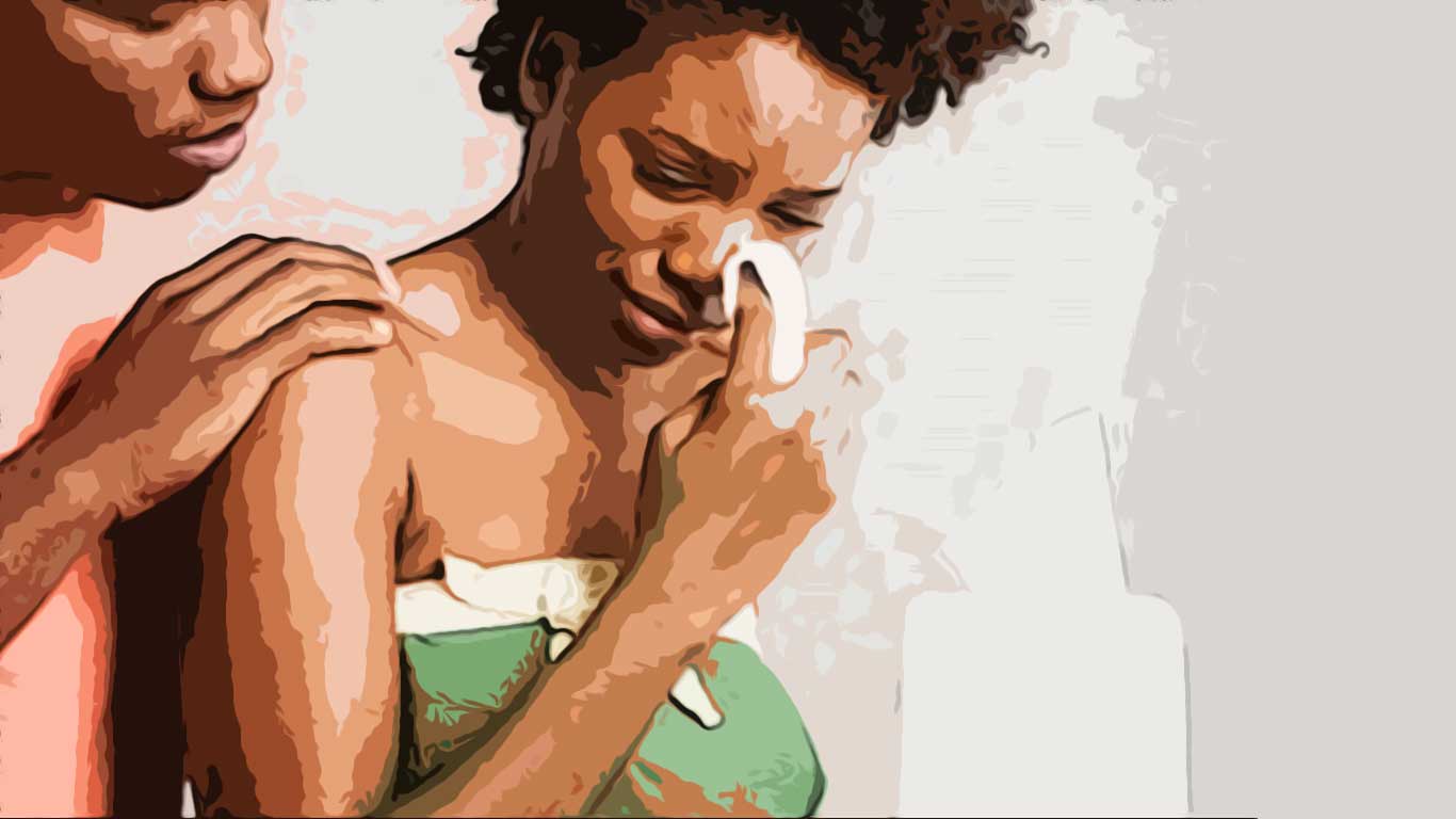 femme en pleurs devant son mari