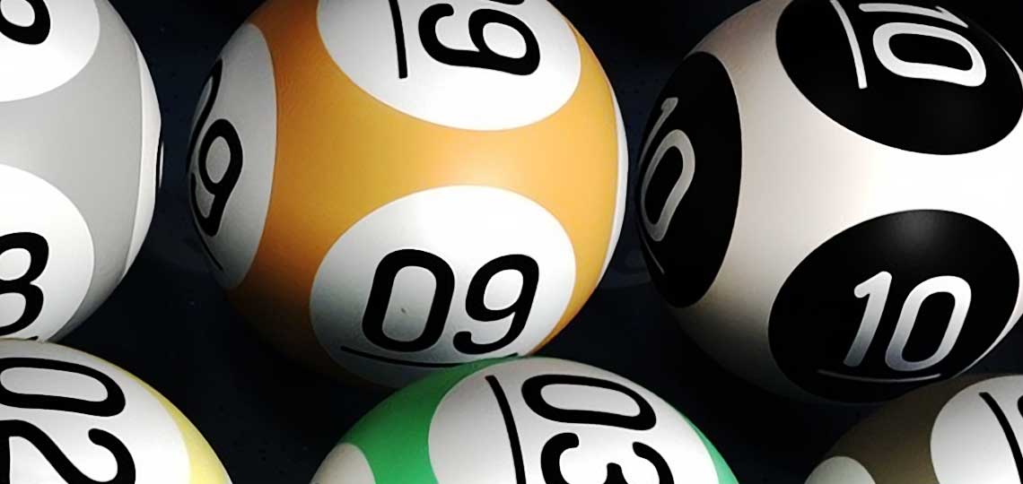 boules du loto en gros plan