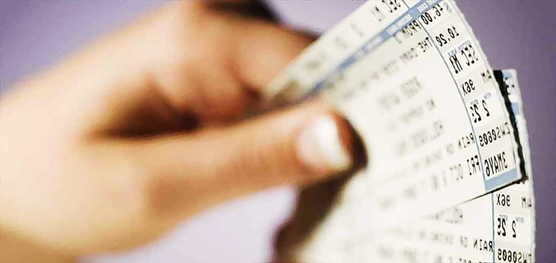 tenir des tickets de loterie
